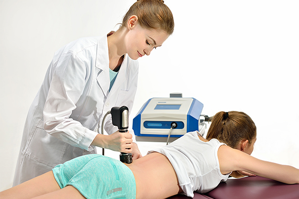 How does acoustic wave therapy help reduce cellulite appearance?